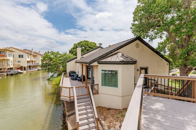 521 Lucy LN, Horseshoe Bay, TX 78657