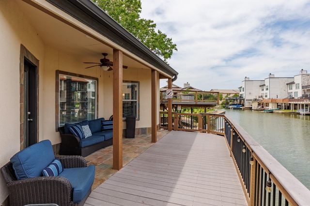 521 Lucy LN, Horseshoe Bay, TX 78657