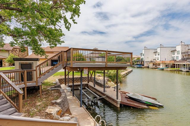 521 Lucy LN, Horseshoe Bay, TX 78657