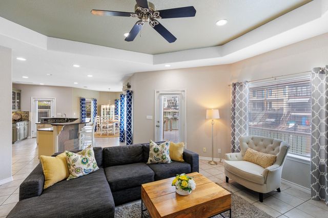 521 Lucy LN, Horseshoe Bay, TX 78657