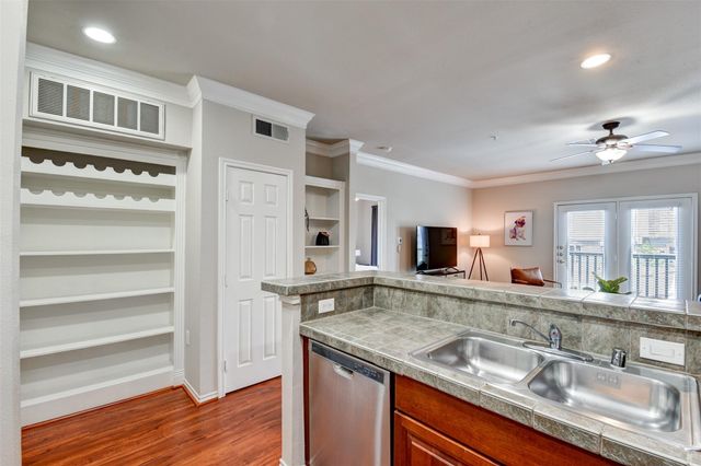 2400 Mccue Road 448, Houston, TX 77056