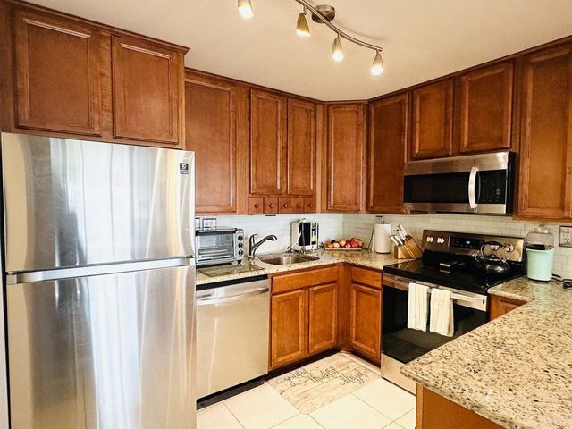 9300 SW 8th St 214, Boca Raton, FL 33428