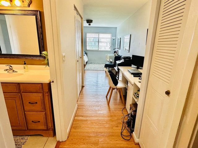 9300 SW 8th St 214, Boca Raton, FL 33428