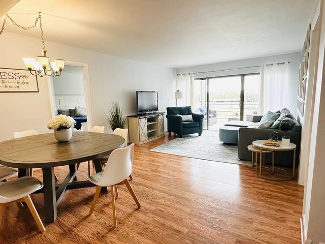 9300 SW 8th St 214, Boca Raton, FL 33428