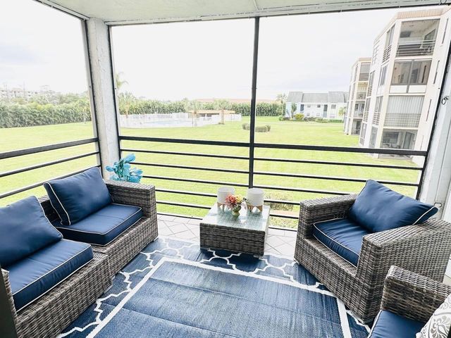 9300 SW 8th St 214, Boca Raton, FL 33428