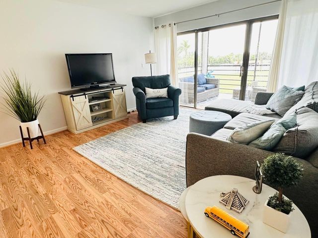 9300 SW 8th St 214, Boca Raton, FL 33428