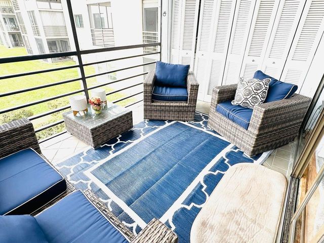 9300 SW 8th St 214, Boca Raton, FL 33428