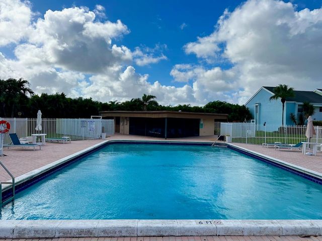 9300 SW 8th St 214, Boca Raton, FL 33428