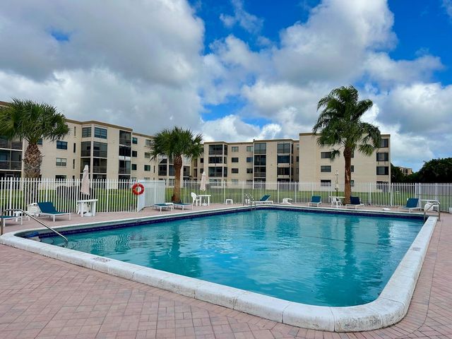 9300 SW 8th St 214, Boca Raton, FL 33428