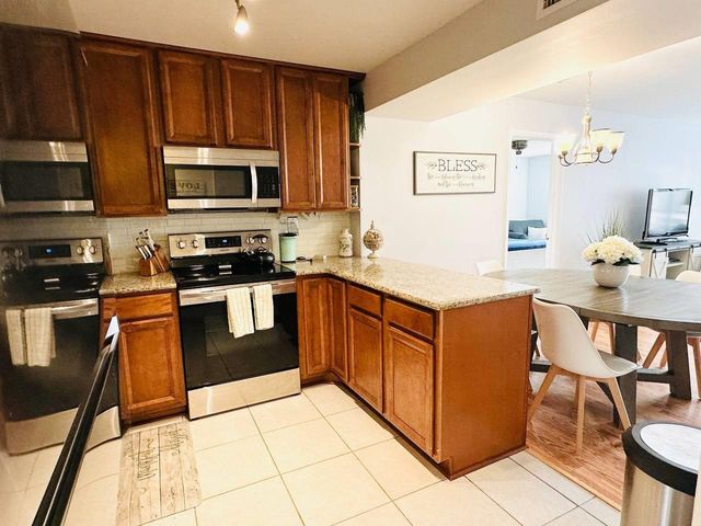 9300 SW 8th St 214, Boca Raton, FL 33428