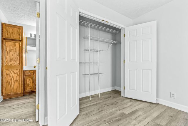 169 Central Blvd APT 39, Mt Washington, KY 40047