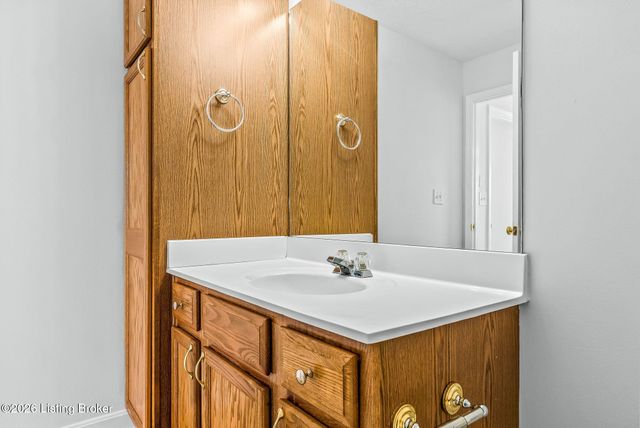 169 Central Blvd APT 39, Mt Washington, KY 40047