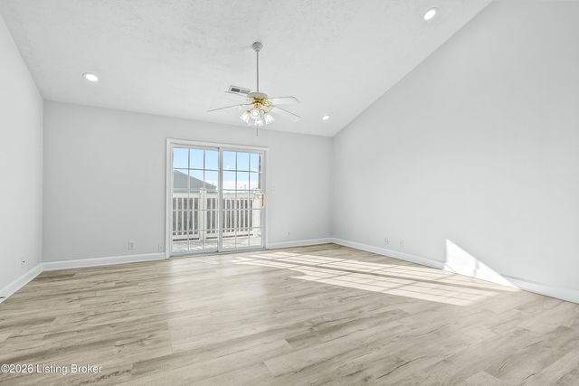 169 Central Blvd APT 39, Mt Washington, KY 40047