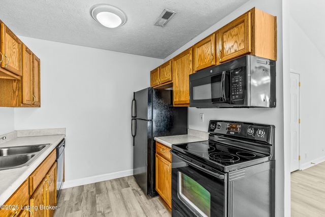 169 Central Blvd APT 39, Mt Washington, KY 40047