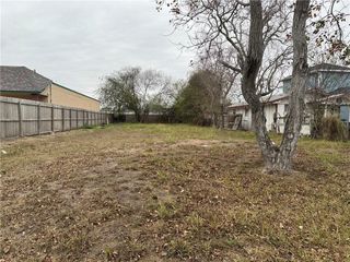 805 Wildcat Dr, Portland, TX 78374