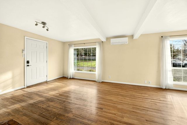 51 Sterling Creek Road, Jacksonville, OR 97530