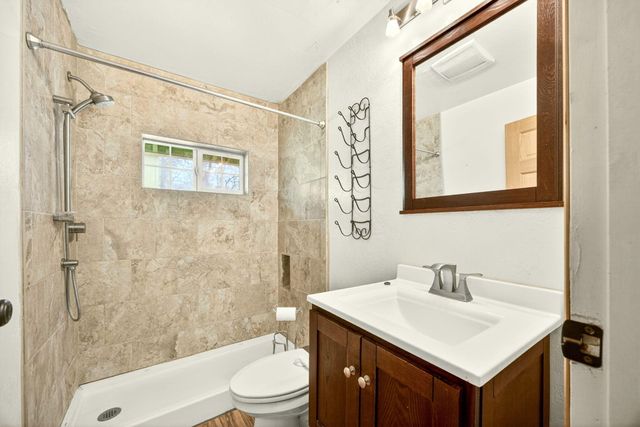 51 Sterling Creek Road, Jacksonville, OR 97530