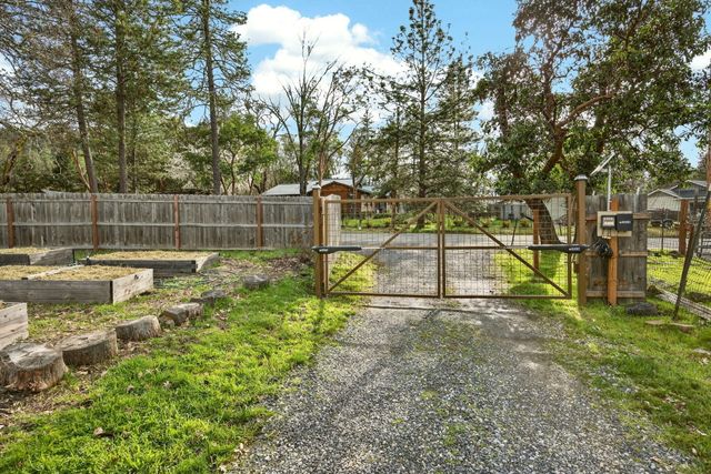 51 Sterling Creek Road, Jacksonville, OR 97530