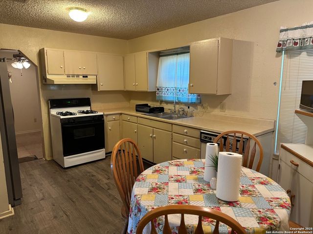 103 Starlight Ter, San Antonio, TX 78233