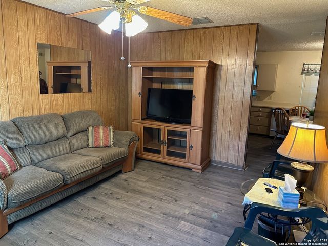 103 Starlight Ter, San Antonio, TX 78233