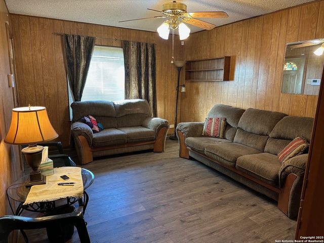 103 Starlight Ter, San Antonio, TX 78233