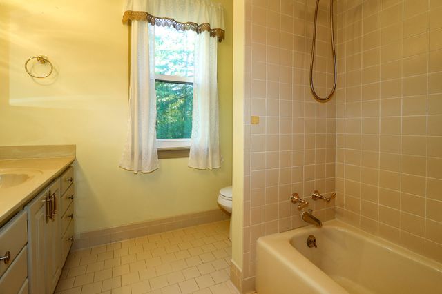 201 Tanglewood Dr, Dickson, TN 37055