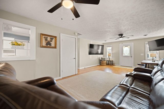 609 Smith Lane, London, KY 40741