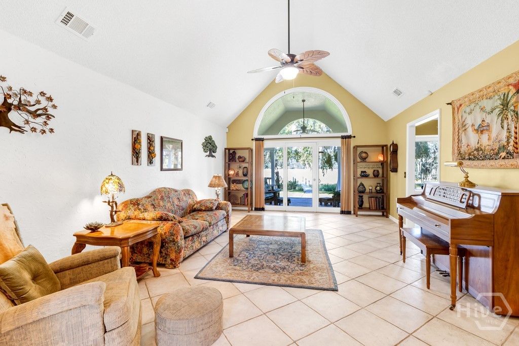 Image 11 of property listing at 89 Old Martin Lane, Richmond Hill, GA 31324