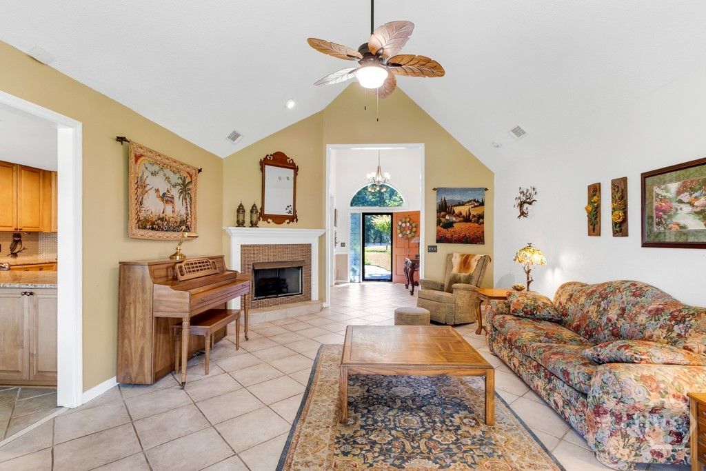 Image 12 of property listing at 89 Old Martin Lane, Richmond Hill, GA 31324
