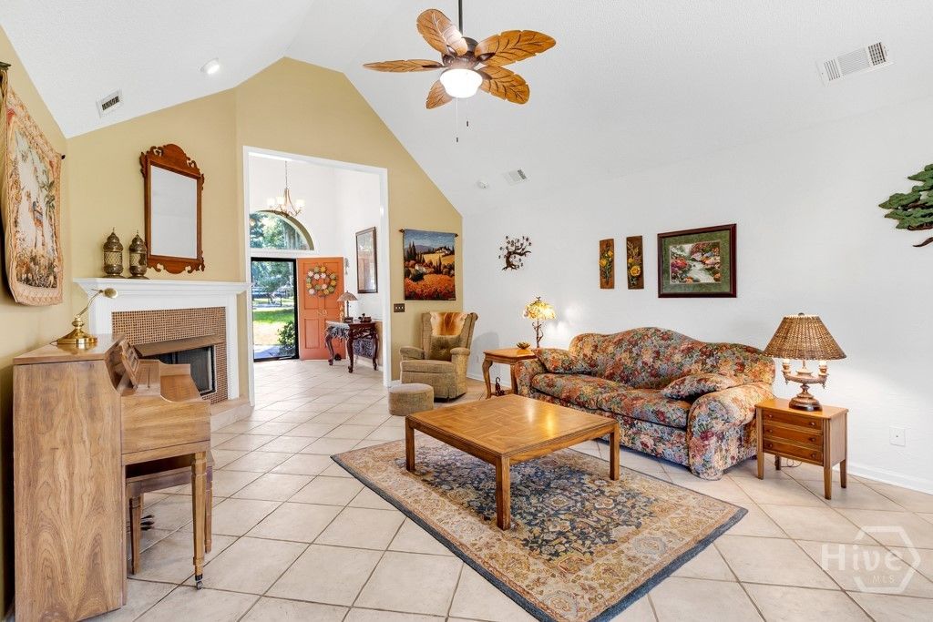 Image 14 of property listing at 89 Old Martin Lane, Richmond Hill, GA 31324