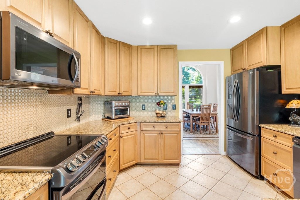 Image 19 of property listing at 89 Old Martin Lane, Richmond Hill, GA 31324