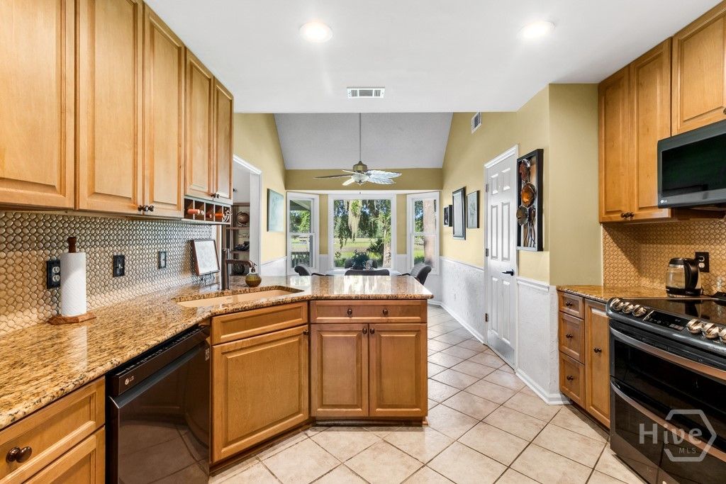 Image 20 of property listing at 89 Old Martin Lane, Richmond Hill, GA 31324