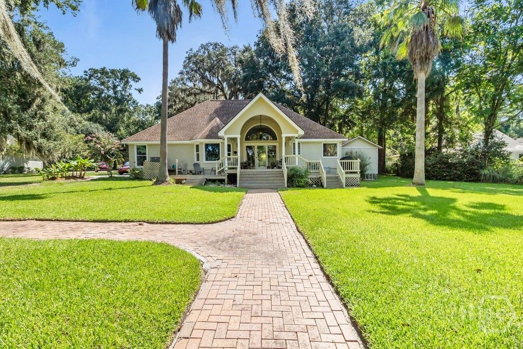 Image 5 of property listing at 89 Old Martin Lane, Richmond Hill, GA 31324