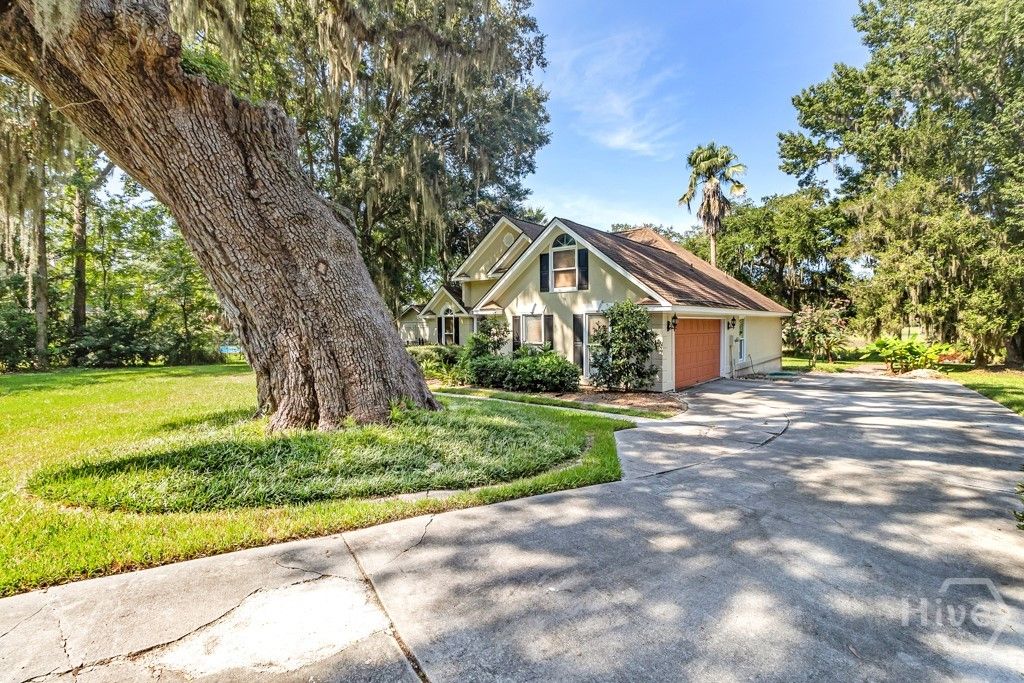 Image 7 of property listing at 89 Old Martin Lane, Richmond Hill, GA 31324