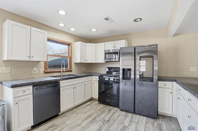 3944 JACKSON BLVD, Rapid City, SD 57702