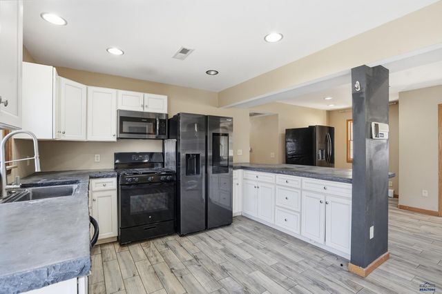 3944 JACKSON BLVD, Rapid City, SD 57702