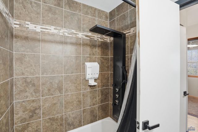 3944 JACKSON BLVD, Rapid City, SD 57702