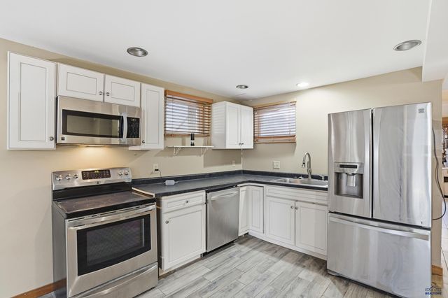 3944 JACKSON BLVD, Rapid City, SD 57702