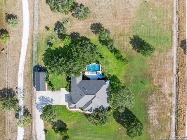 1994 FM 3006, Pleasanton, TX 78064
