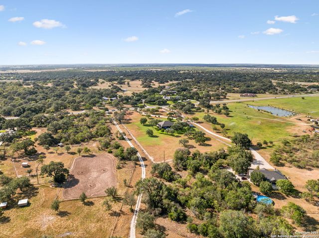 1994 FM 3006, Pleasanton, TX 78064