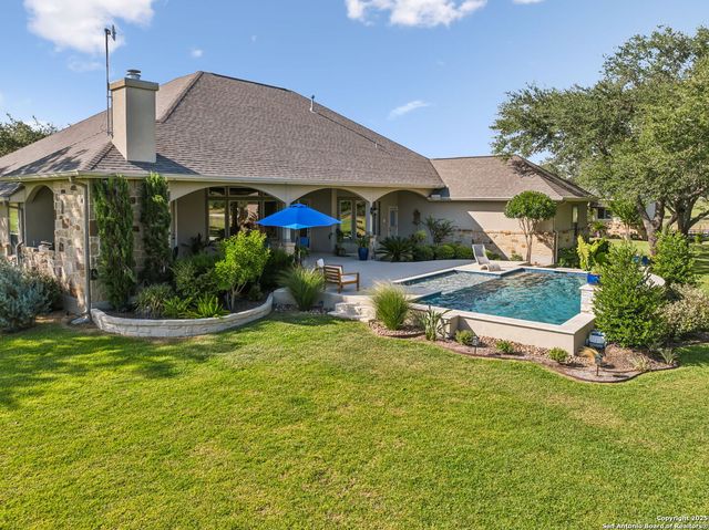 1994 FM 3006, Pleasanton, TX 78064