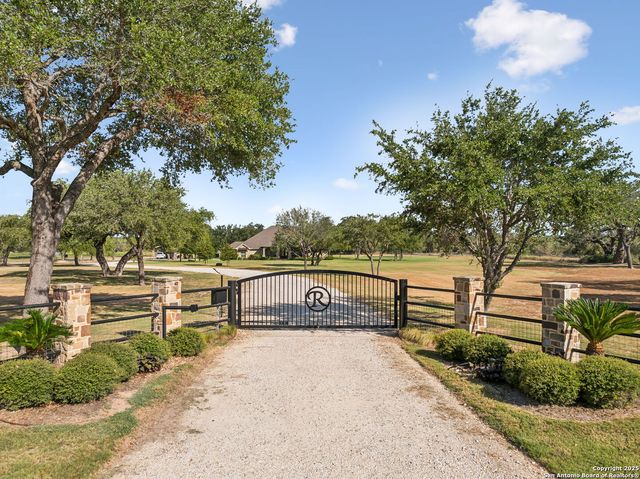 1994 FM 3006, Pleasanton, TX 78064