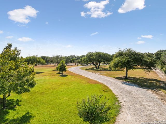 1994 FM 3006, Pleasanton, TX 78064