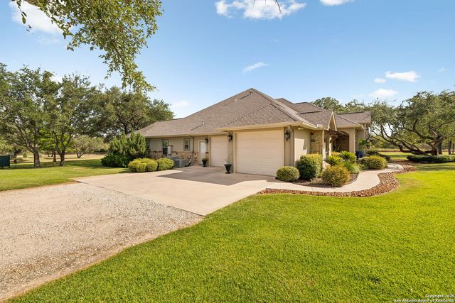 1994 FM 3006, Pleasanton, TX 78064