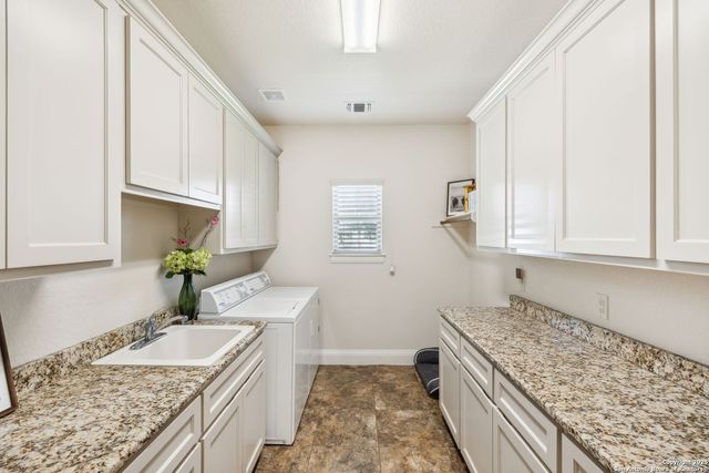 1994 FM 3006, Pleasanton, TX 78064
