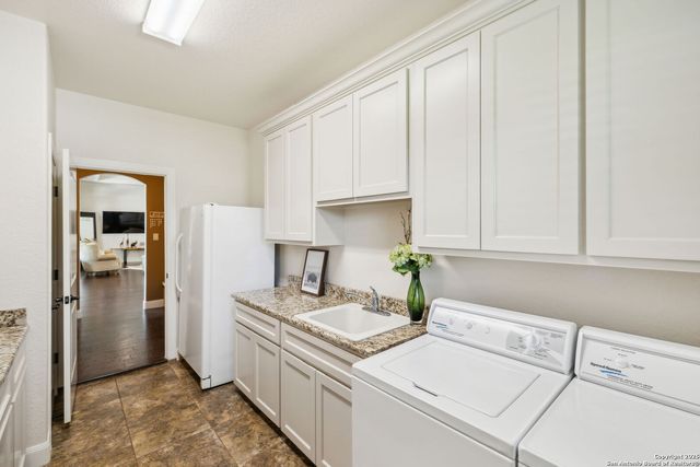 1994 FM 3006, Pleasanton, TX 78064
