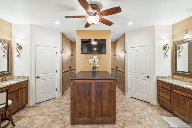 1994 FM 3006, Pleasanton, TX 78064