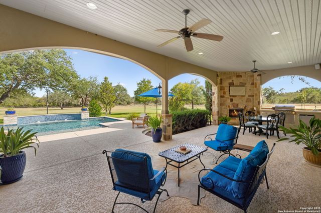 1994 FM 3006, Pleasanton, TX 78064
