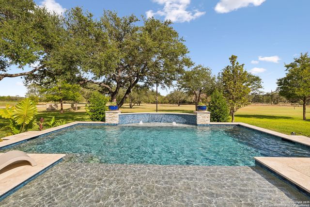 1994 FM 3006, Pleasanton, TX 78064