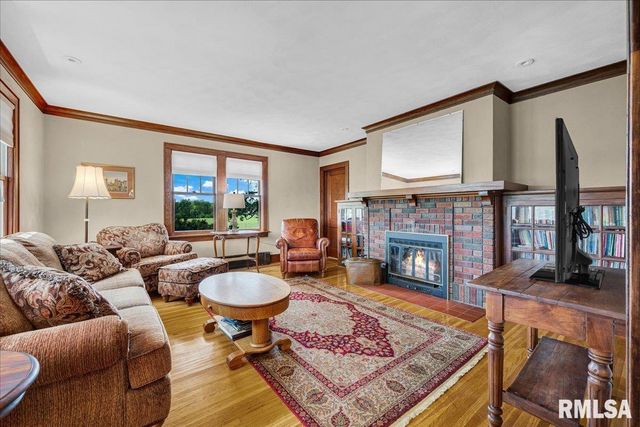 701 E PEARL Street, Tremont, IL 61568